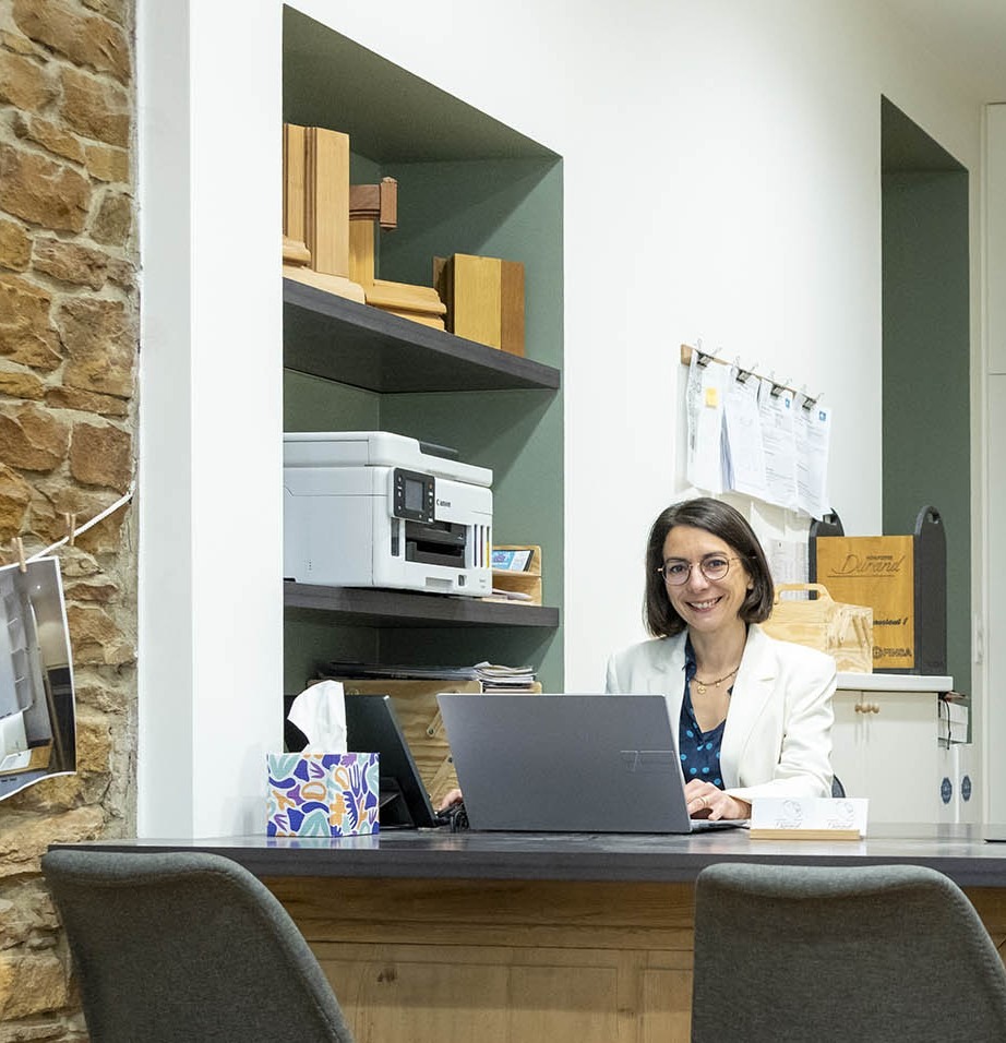 Portrait-gerante-menuiserie-Durand-Lyon-conseiller-comptable