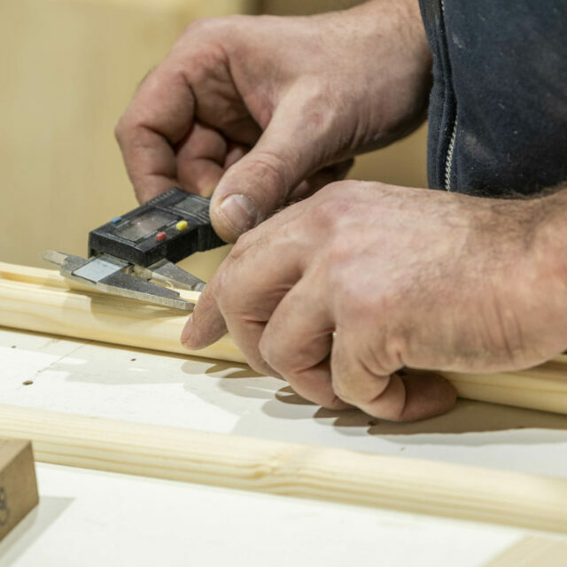 main-expert-menuisier-lyon